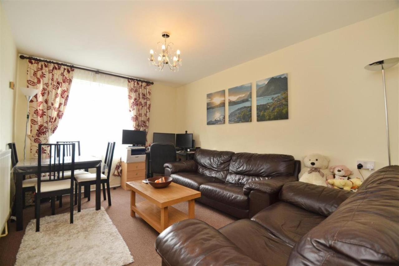 Lovely One-Bed Apartment To Rent In London Bagian luar foto