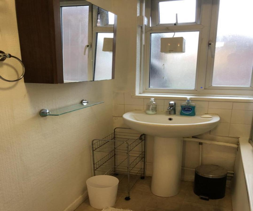 Lovely One-Bed Apartment To Rent In London Bagian luar foto